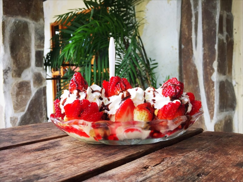 Things to do in Boquete Panama - Strawberry split Fresas Mary